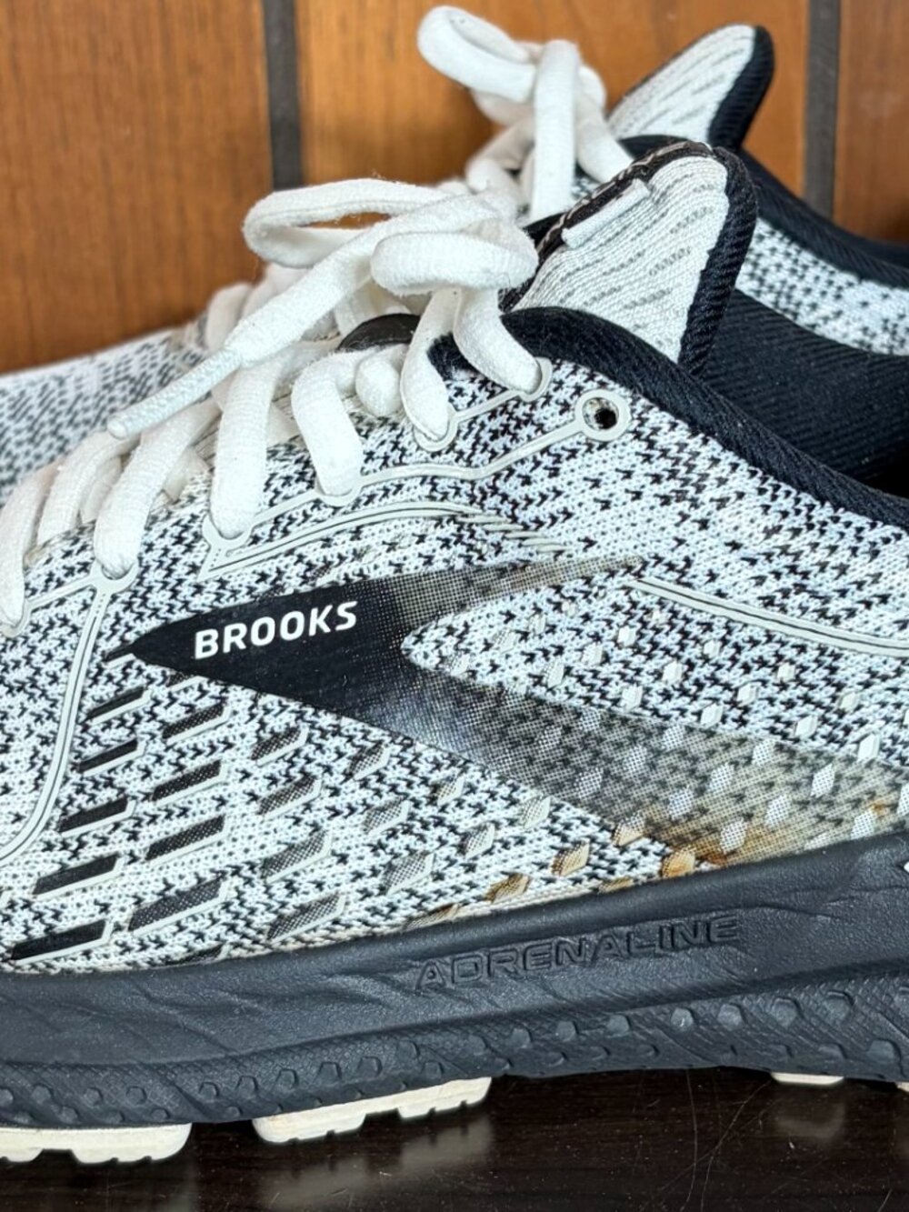 Brooks Adrenaline GTS 21 Black/Gray/White Womens Size 7 - 120329-1B-135 - GUC - Picture 2 of 9